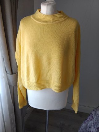 Jersey amarillo cuello alto talla única