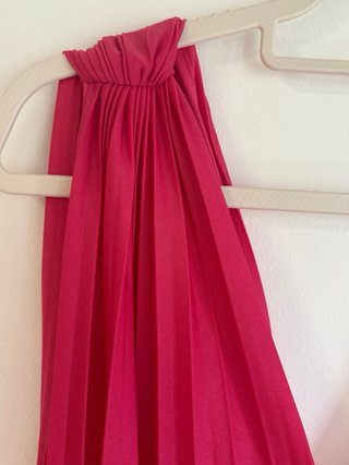 Vestido de ceremonia rosa plisado