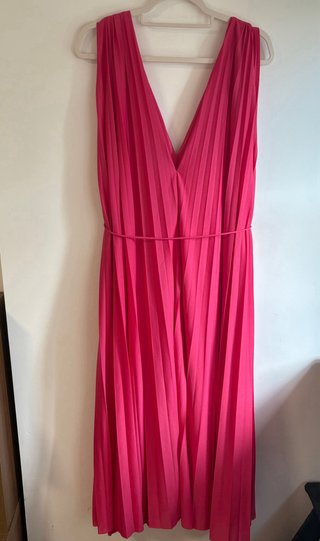 Vestido de ceremonia rosa plisado