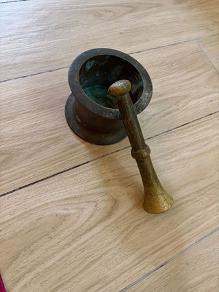 Mortaio e pestello in bronzo antico