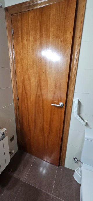 Quatro Puertas interior de madera una con cristal