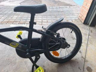Bicicleta Infantil Btwin 16" Negra y Amarilla.