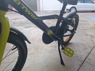 Bicicleta Infantil Btwin 16" Negra y Amarilla.