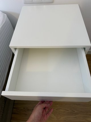 Comodino bianco 40x39 VIKHAMMER di IKEA, NUOVO!