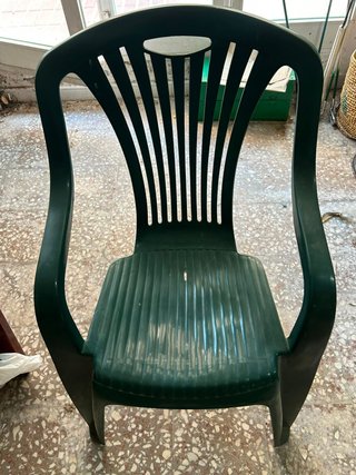 3 Sillas de Jardín Resina Verde. No tienen marca