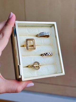 4 anillos dorados