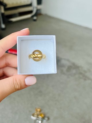 4 anillos dorados