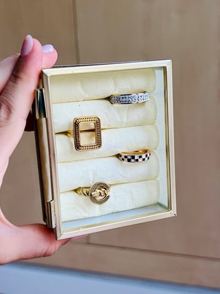 4 anillos dorados
