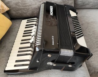 Acordeón Hohner Bravo III 72