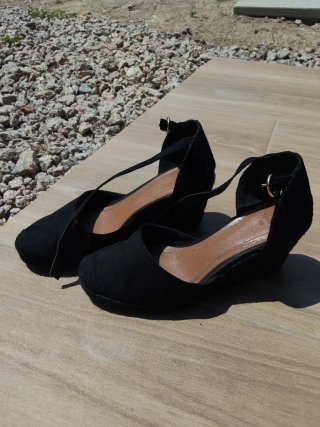 Sandalias cuña negras mujer