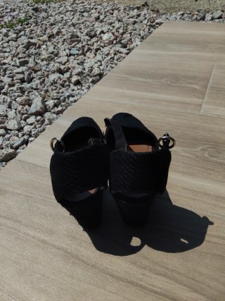 Sandalias cuña negras mujer