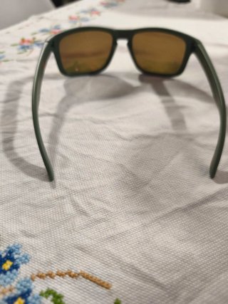 Gafas de sol verdes y naranjas
