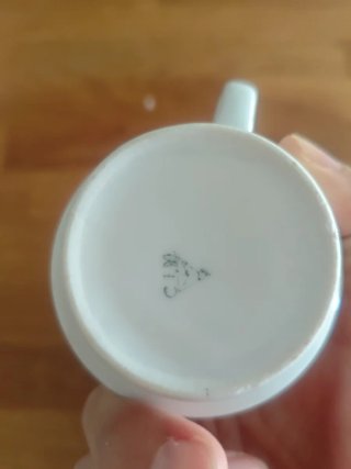 7 tazas de café con diseño de manzanas