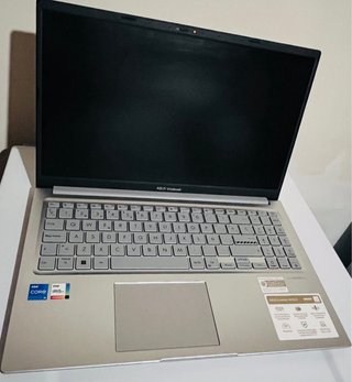 ASUS Vivobook 15 i5 16GB ¡COMO NUEVO Solo 2 usos!