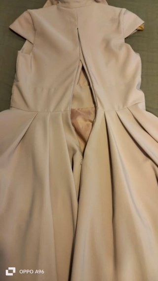 Vestido midi rosa con vuelo y cinturón