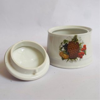 Azucarero de cerámica con tapa y frutas