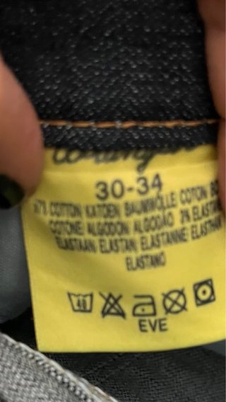 Pantalón vaquero Wrangler acampanado