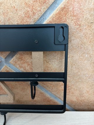 Perchero de pared con números