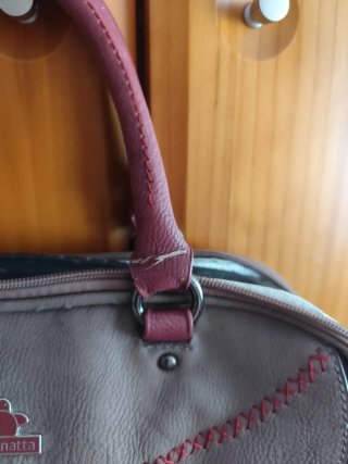 Bolso de mano con varios bolsillos