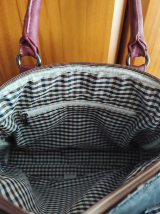 Bolso de mano con varios bolsillos