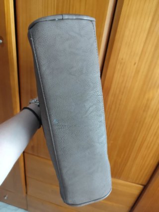 Bolso de mano con varios bolsillos