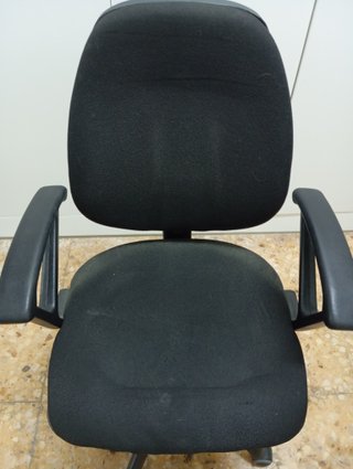 Silla de oficina negra