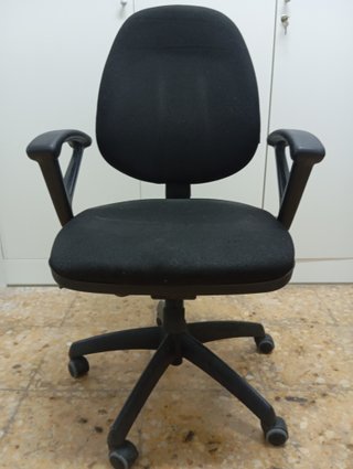 Silla de oficina negra