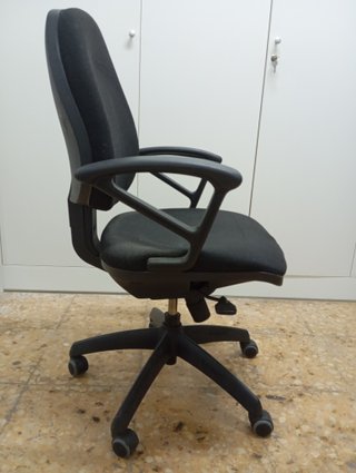 Silla de oficina negra