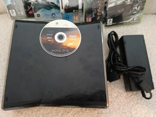 Xbox 360 con 6 juegos y accesorios