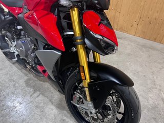 Ducati Streetfighter V2 S