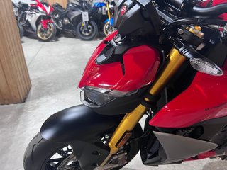 Ducati Streetfighter V2 S
