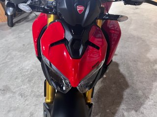 Ducati Streetfighter V2 S