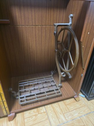Mesa máquina de coser de madera