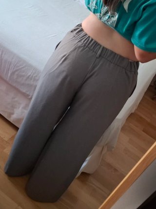 Pantalones de traje grises con pinza