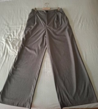 Pantalones de traje grises con pinza