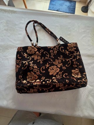 Bolso de mano floral brillante dorado