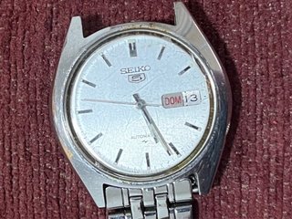 Reloj Seiko Automático Plata y Blanco