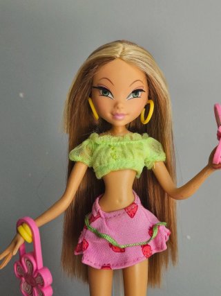 Muñeca Winx Flora City Girl