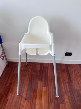 Trona Ikea con cojín y bandeja