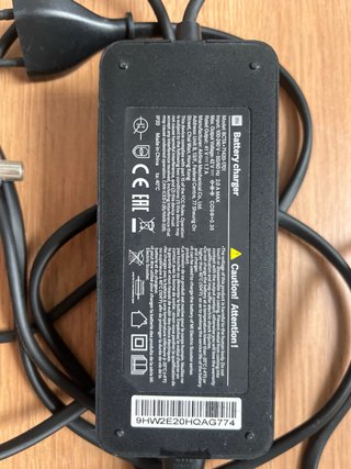 Cargador Patinete Eléctrico Xiaomi Negro
