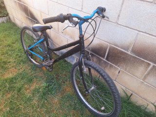 Bicicleta de Montaña Negra y Azul
