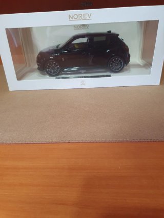 Renault 5 E-Tech Electric Norev scala da 1/18