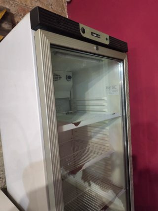 Nevera Expositora con Puerta Cristal