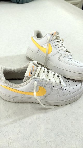 Tenis Nike Air Force 1 Blanco y Naranja Pastel