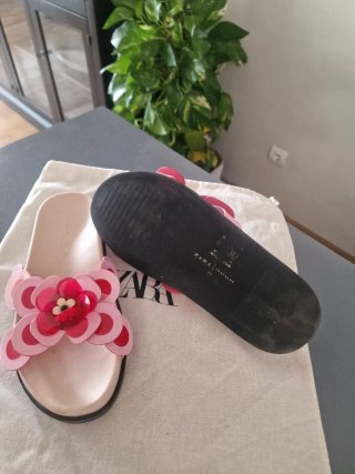 Zara Chanclas Flores Rosas y Rojas