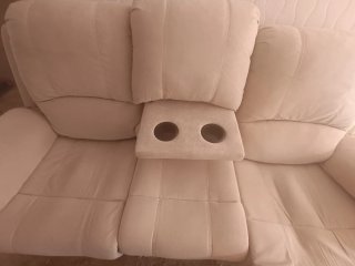 Sofá de tela beige