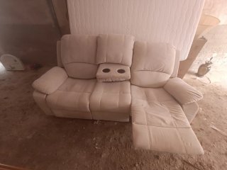 Sofá de tela beige