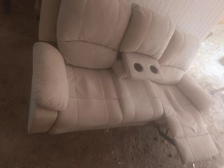 Sofá de tela beige