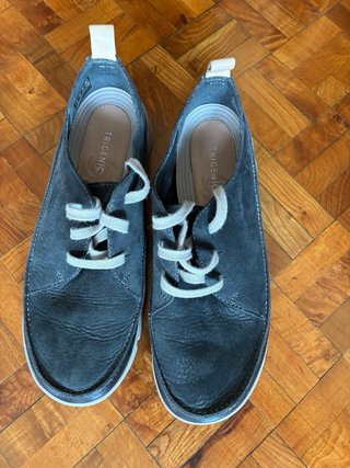 Zapatos Clarks mujer con cordones.