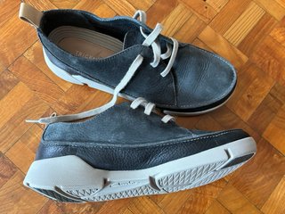 Zapatos Clarks mujer con cordones.